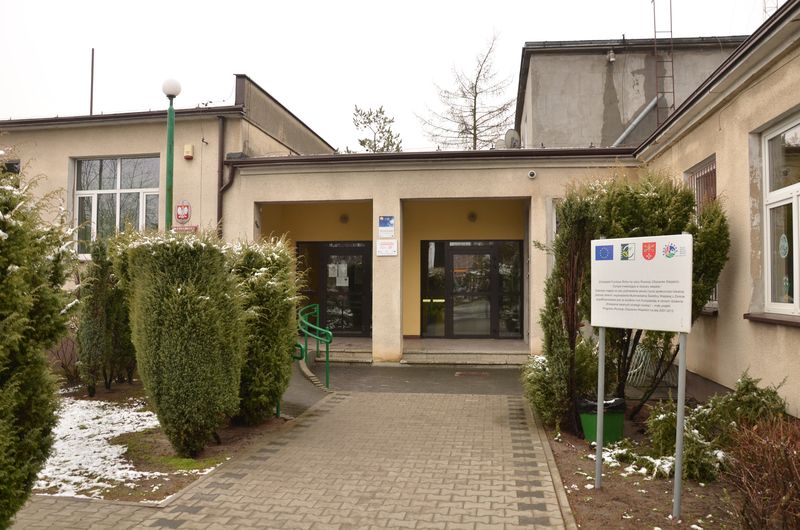 Świetlica wiejska w Poklatkach i Publiczna Szkoła Podstawowa w Ziminie