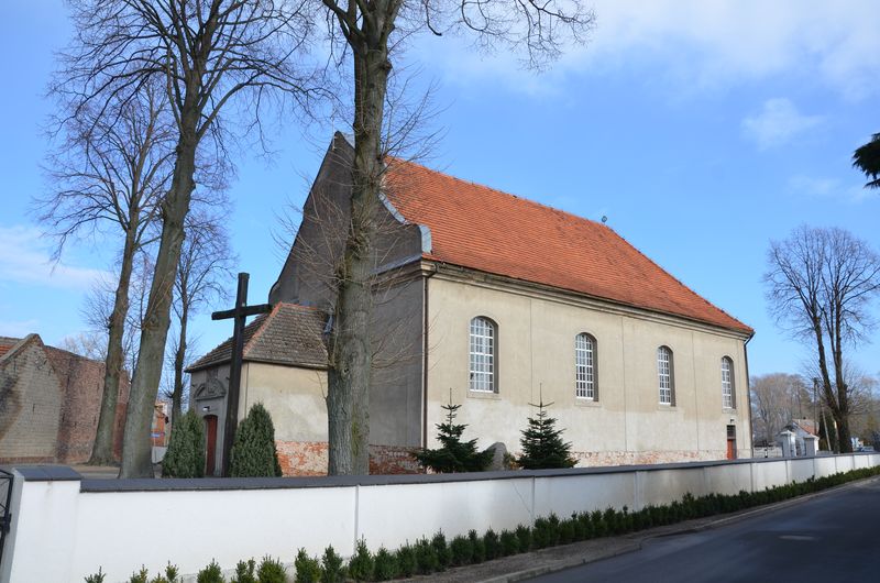 Kościół p.w. św. Ap. Piotra i Pawła w Gołanicach