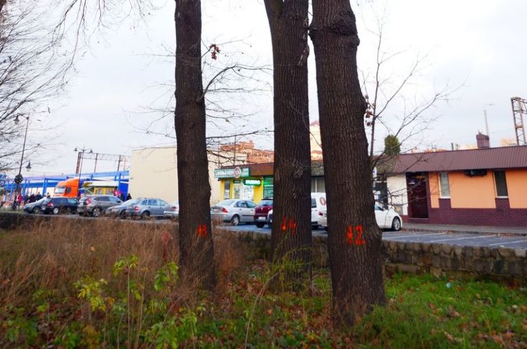 Przebudowa drogi pożarowej do budynku sekcji eksploatacji PKP Polskie Linie Kolejowe S.A. oraz budowa parkingu dla przewoźników przy ulicy Dworcowej w Lesznie