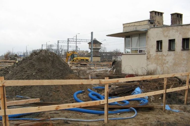 Obiekty budowlane na trasie linii kolejowej E59 na odcinku Wrocław-Poznań