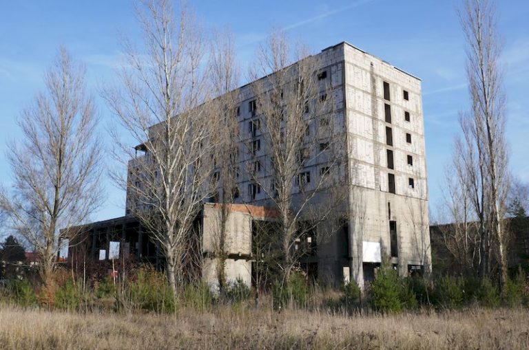Zespół budynków mieszkalnych wielorodzinnych z garażami podziemnymi oraz budynku usługowo-mieszkalnego wielorodzinnego z garażem podziemnym przy ulicy Koszalińskiej w Poznaniu