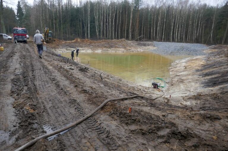 Zbiorniki retencyjne wraz z urządzeniami związanymi z nimi funkcjonalnie w Leśnictwie Komorów
