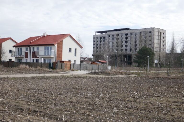 Zespół budynków mieszkalnych wielorodzinnych z garażami podziemnymi oraz budynku usługowo-mieszkalnego wielorodzinnego z garażem podziemnym przy ulicy Koszalińskiej w Poznaniu