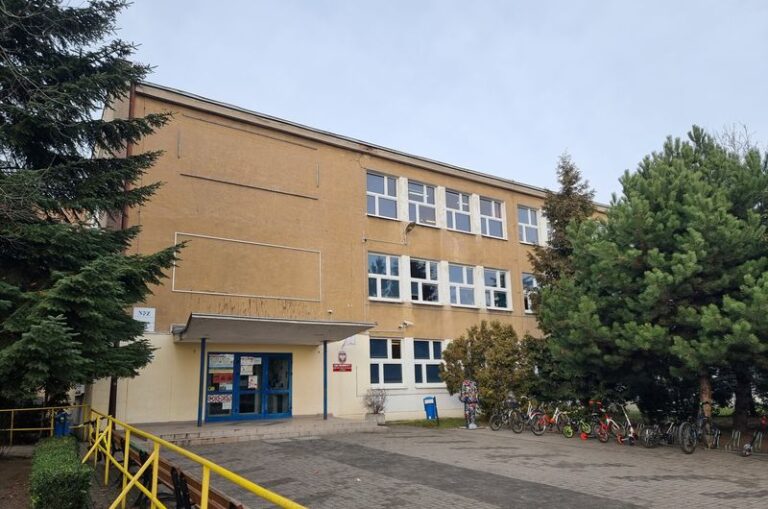 Szkoła Podstawowa nr 77  im. 15 Pułku Ułanów Poznańskich w Poznaniu