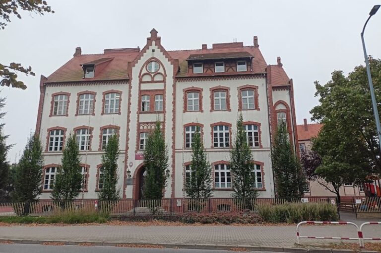 Szkoła Podstawowa nr 2 im. Królowej Jadwigi w Jarocinie