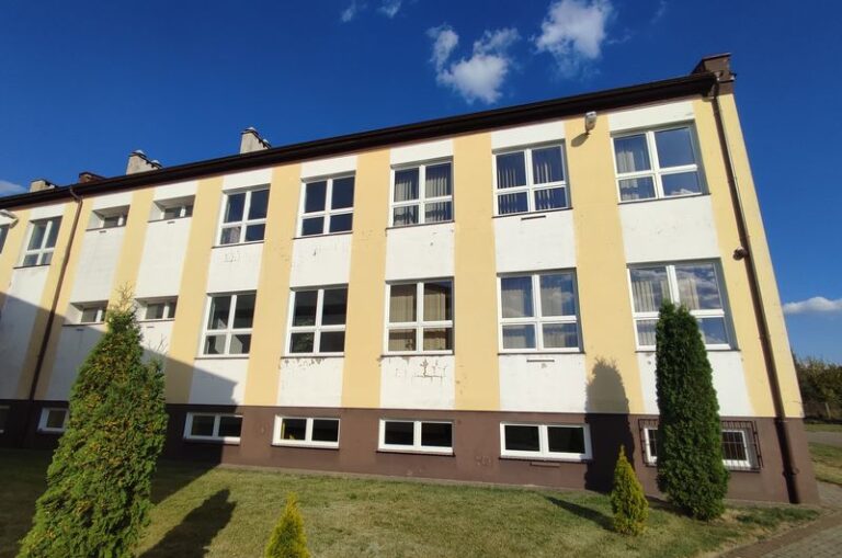 Zespół szkolno-przedszkolny w Lubostowie